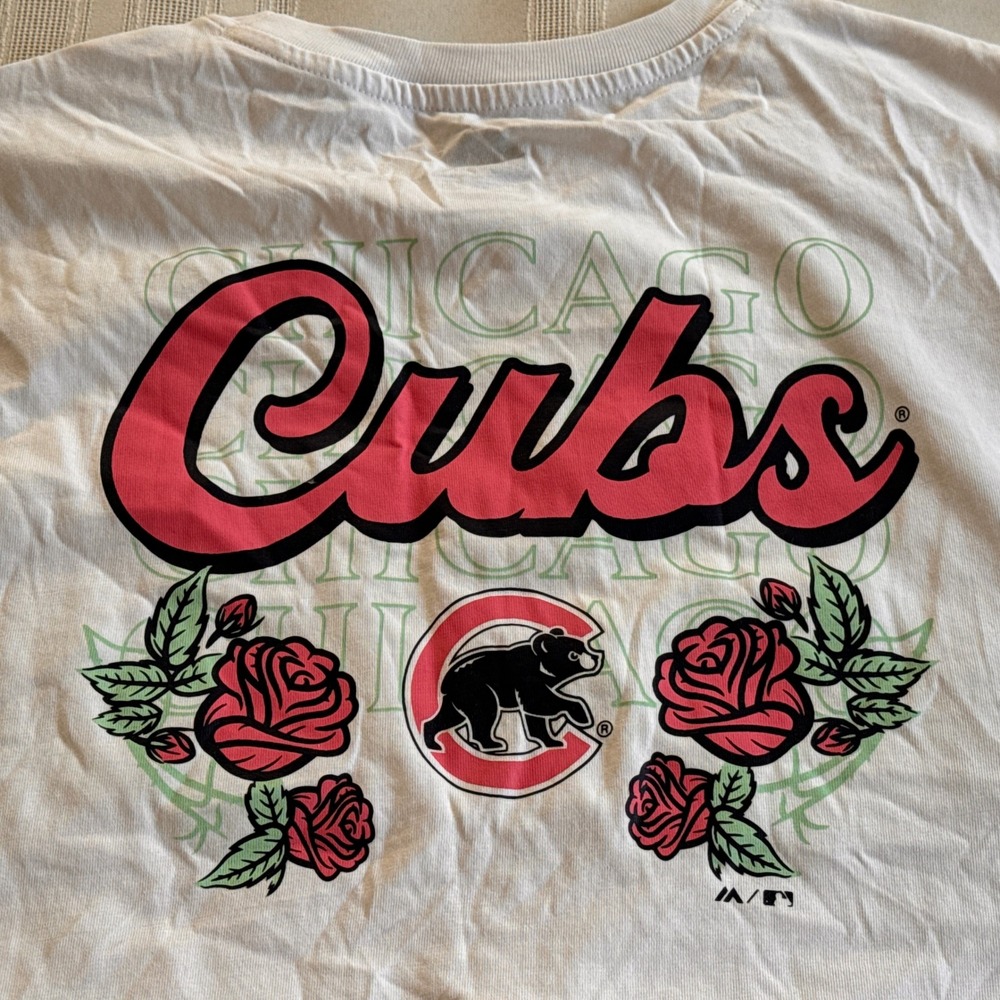 Majestic Chicago Cubs Pocket T-Shirt White Floral Rose Graphic MLB Small - Picture 1 of 5